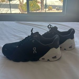 Barely Used ON running shoe. Men’s size 11.